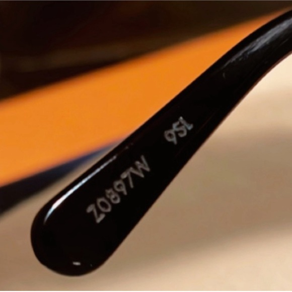 💯% Authentic Louis Vuitton LV Drive Sunglasses ✨ - Picture 7 of 7